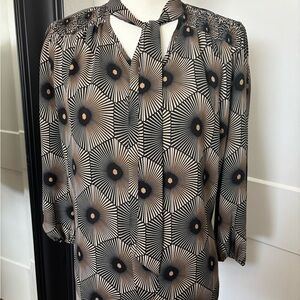Black and Tan 3/4 Sleeve Tie Front Blouse wrinkle free